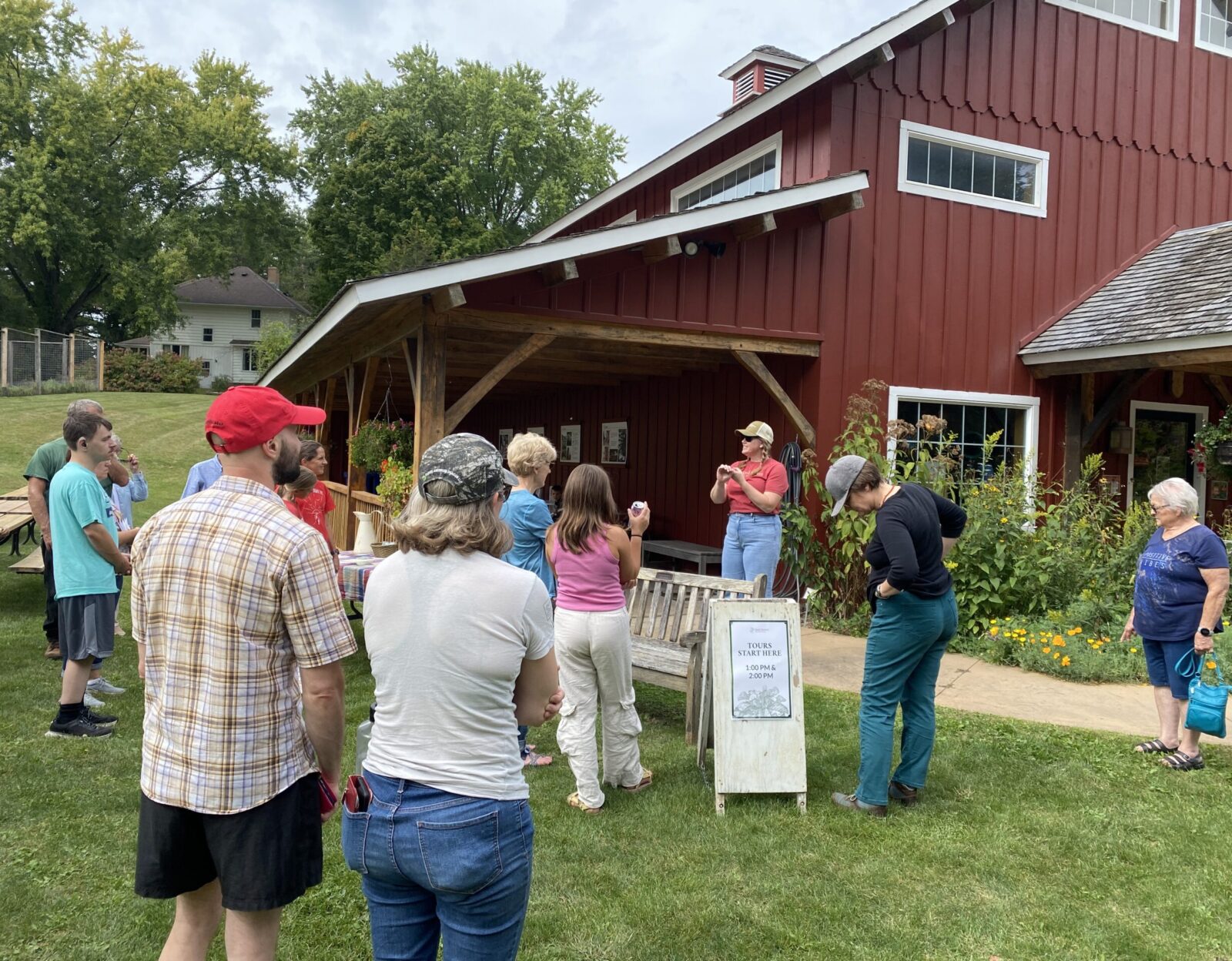 A group gathers for a tour outside the Lillian Goldman Visitors Center.